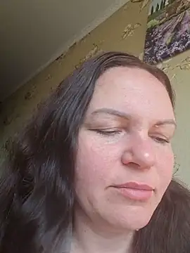 Snapshot of Meri_a chatting on 06-19-26, 04:28 Meri a online show from 06-19-26, 04:28