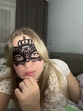 Snapshot of MarieHeartt chatting on 06-11-26, 06:39 MarieHeartt online show from 06-11-26, 06:39