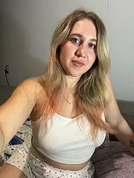 Snapshot of MarieHeartt chatting on 07-19-26, 05:27 MarieHeartt online show from 07-19-26, 05:27