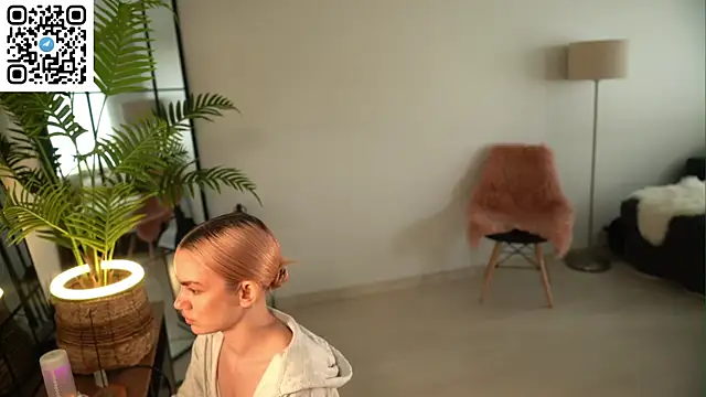 Snapshot of KiraAngella chatting on 06-02-26, 02:19 KiraAngella online show from 06-02-26, 02:19