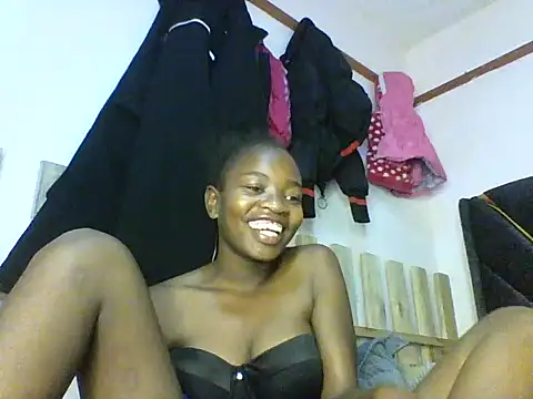 Snapshot of aliana082169 chatting on 05-22-26, 06:53 aliana082169 online show from 05-22-26, 06:53