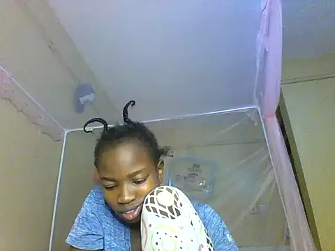 Snapshot of aliana082169 chatting on 06-23-26, 08:51 aliana082169 online show from 06-23-26, 08:51