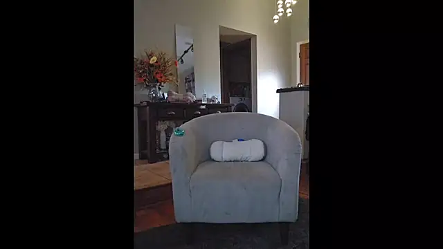 Snapshot of Clevername90 chatting on 10-12-25, 05:34 Clevername90 online show from 10-12-25, 05:34