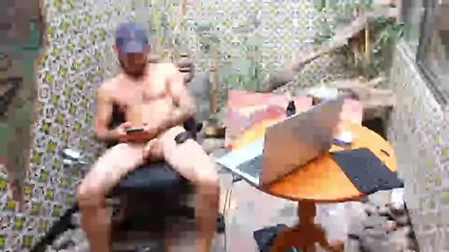 Snapshot of Clevername90 chatting on 04-04-26, 12:09 Clevername90 online show from 04-04-26, 12:09