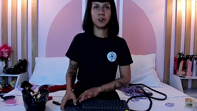 Valkiriia wiine online show from 06-26-26, 04:50