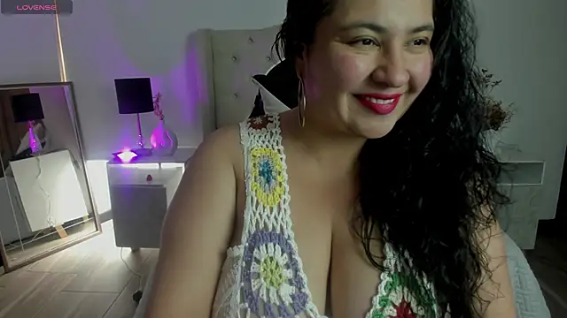 Snapshot of JadeBellee chatting on 06-12-26, 06:18 JadeBellee online show from 06-12-26, 06:18