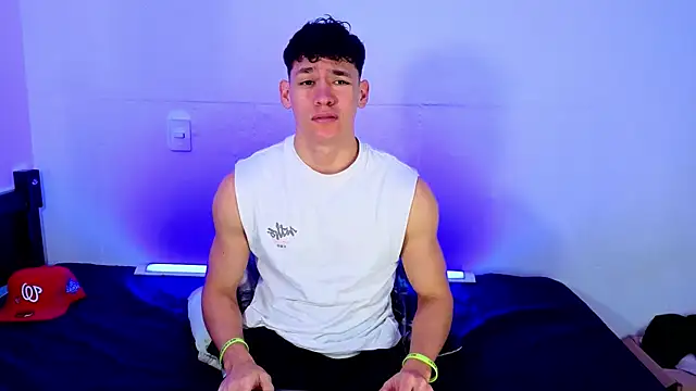 Luke Muscle online show from 06-06-26, 02:55