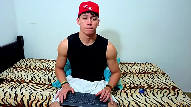 Luke Muscle online show from 06-15-26, 04:04