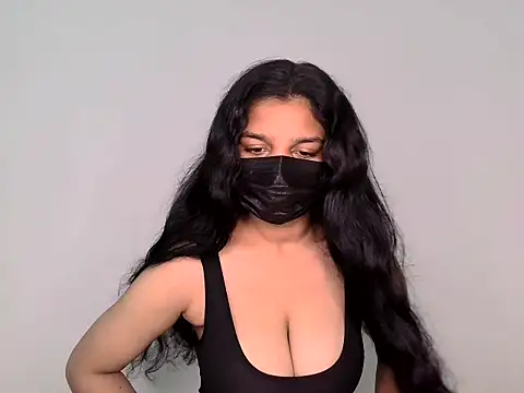 Snapshot of suzan_melly chatting on 06-12-26, 06:23 suzan melly online show from 06-12-26, 06:23