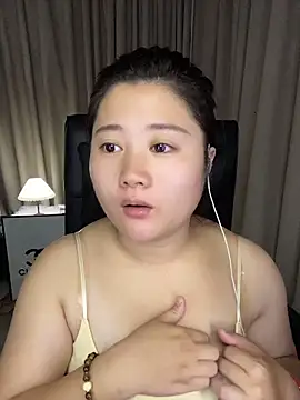 Snapshot of Luckysisi-s chatting on 06-06-26, 01:27 Luckysisi-s online show from 06-06-26, 01:27