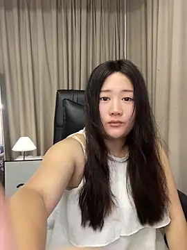 Snapshot of Luckysisi-s chatting on 06-20-26, 02:25 Luckysisi-s online show from 06-20-26, 02:25