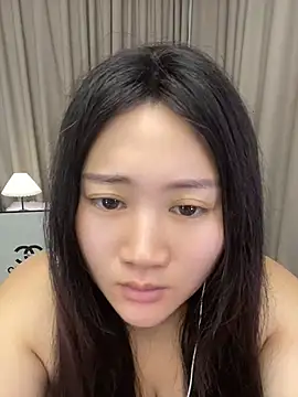 Snapshot of Luckysisi-s chatting on 06-20-26, 02:31 Luckysisi-s online show from 06-20-26, 02:31