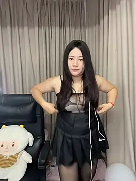 Snapshot of Luckysisi-s chatting on 06-23-26, 02:53 Luckysisi-s online show from 06-23-26, 02:53