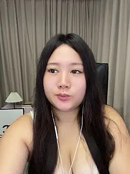 Snapshot of Luckysisi-s chatting on 07-13-26, 01:14 Luckysisi-s online show from 07-13-26, 01:14