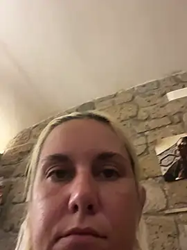 Snapshot of Sofia_beee chatting on 07-02-26, 01:39 Sofia beee online show from 07-02-26, 01:39