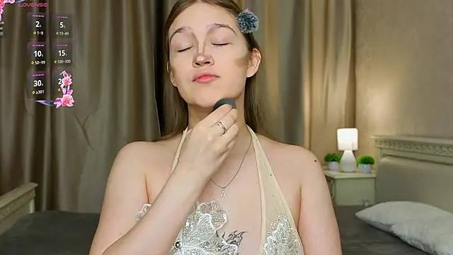 Snapshot of PlayfulMelly chatting on 06-18-26, 06:23 PlayfulMelly online show from 06-18-26, 06:23