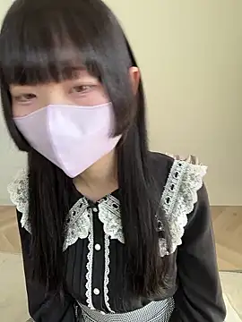 Snapshot of Reina_0129 chatting on 06-10-26, 05:28 Reina 0129 online show from 06-10-26, 05:28
