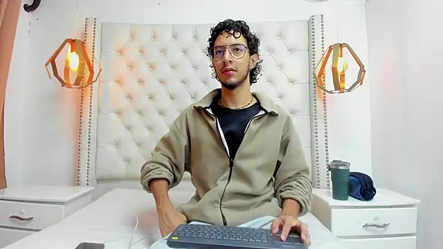 Snapshot of LEO_SANZ66 chatting on 06-13-26, 12:25 LEO SANZ66 online show from 06-13-26, 12:25