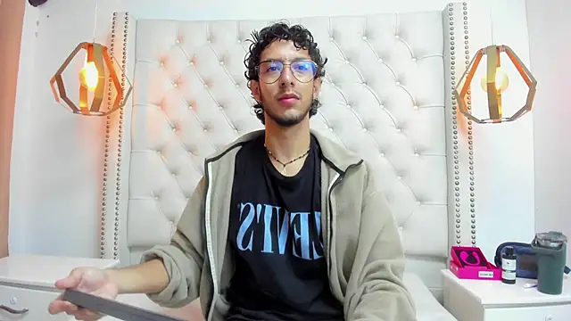 Snapshot of LEO_SANZ66 chatting on 06-16-26, 12:19 LEO SANZ66 online show from 06-16-26, 12:19