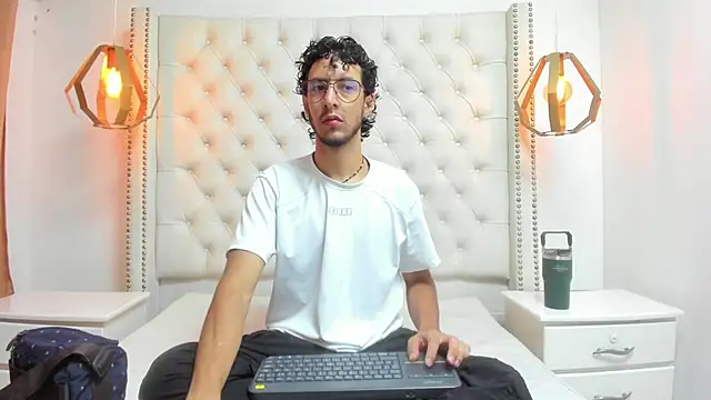 Snapshot of LEO_SANZ66 chatting on 06-17-26, 12:18 LEO SANZ66 online show from 06-17-26, 12:18