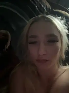 lisacryss3 online show from 06-18-26, 01:50