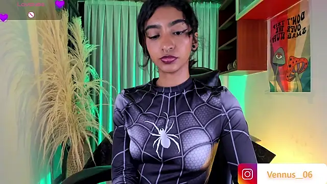 HottieVeroo  online show from 06-17-26, 01:41