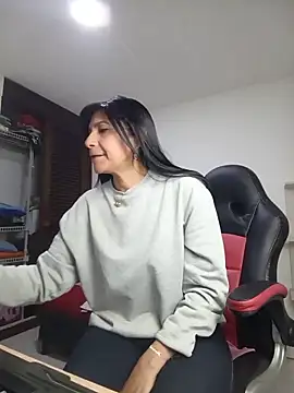 Samantha01 Rosse01 online show from 06-15-26, 07:16