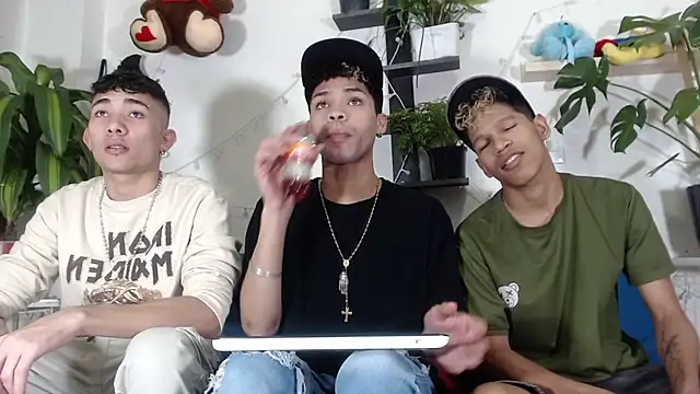 STRANGER BOYS online show from 05-30-26, 10:18