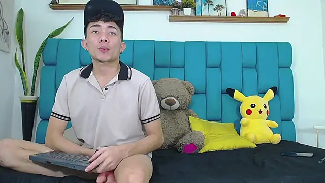 STRANGER BOYS online show from 06-20-26, 11:18