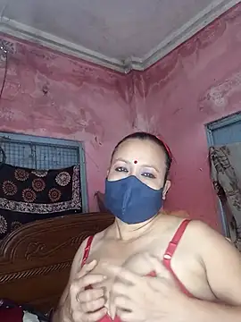 Snapshot of MoonLusty chatting on 06-07-26, 04:05 MoonLusty online show from 06-07-26, 04:05