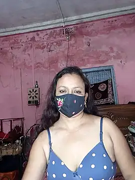 Snapshot of MoonLusty chatting on 06-11-26, 05:00 MoonLusty online show from 06-11-26, 05:00