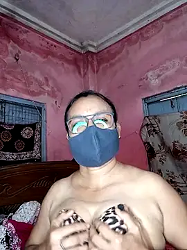Snapshot of MoonLusty chatting on 06-18-26, 05:30 MoonLusty online show from 06-18-26, 05:30