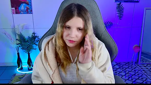 LilitEverly online show from 06-19-26, 07:06