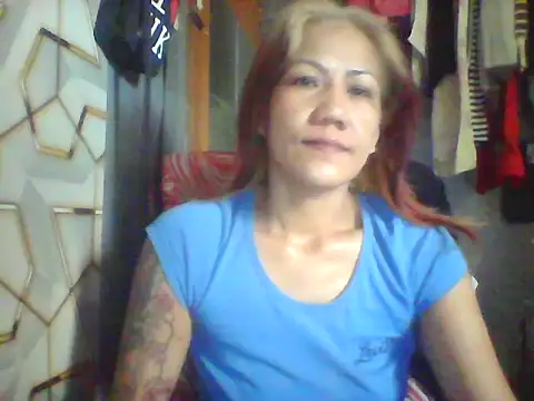 Snapshot of pinayheartaker chatting on 06-18-26, 02:01 pinayheartaker online show from 06-18-26, 02:01