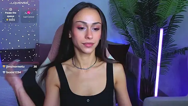 Snapshot of Petite_Moly chatting on 06-22-26, 03:25 Petite Moly online show from 06-22-26, 03:25