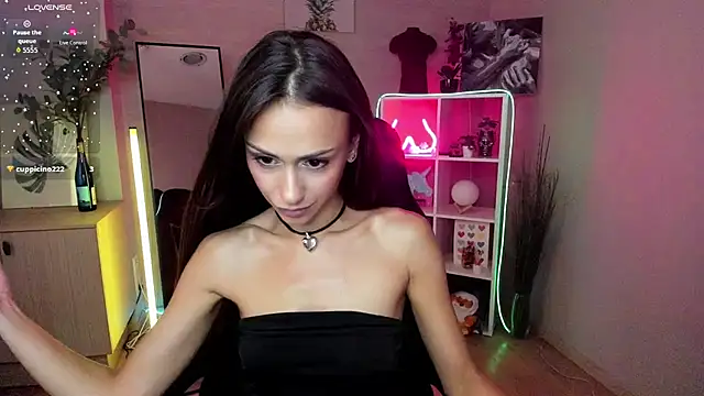 Snapshot of Petite_Moly chatting on 07-02-26, 08:42 Petite Moly online show from 07-02-26, 08:42