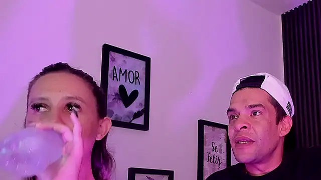 Mia and Erick online show from 06-11-26, 04:10
