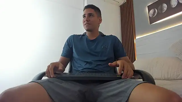 Mauro boy online show from 06-11-26, 07:34