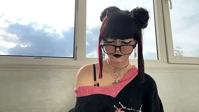 HolyCute online show from 06-06-26, 02:22