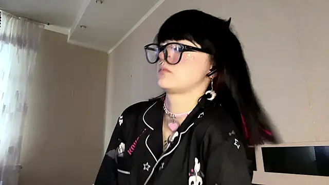 HolyCute online show from 06-07-26, 02:21