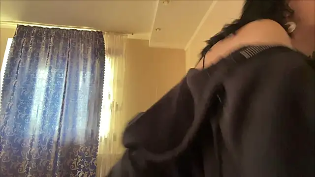 HolyCute online show from 07-06-26, 05:04