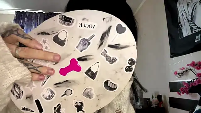 HolyCute online show from 07-11-26, 02:31