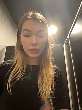 Dreamy Mia online show from 06-14-26, 04:09