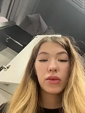 Dreamy Mia online show from 06-15-26, 02:52