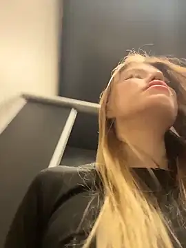 Dreamy Mia online show from 06-20-26, 04:10
