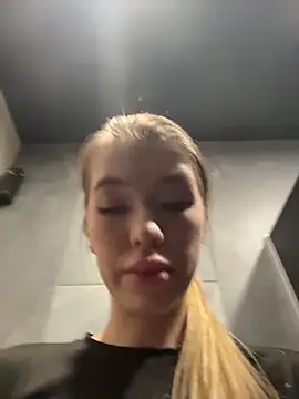 Dreamy Mia online show from 06-21-26, 04:09