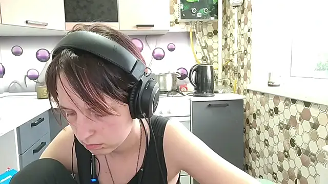 Snapshot of Saranade chatting on 06-20-26, 05:05 Saranade online show from 06-20-26, 05:05