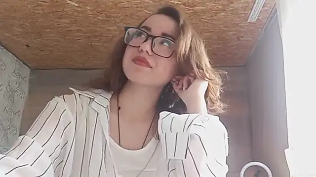 OliviaMoment online show from 06-15-26, 08:27