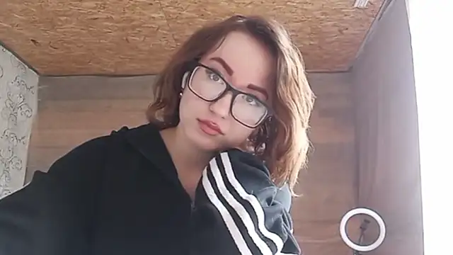 OliviaMoment online show from 06-18-26, 08:03