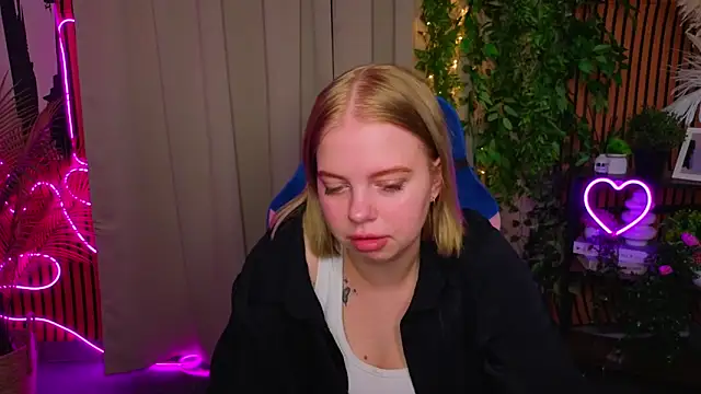 RebeccaCruz online show from 06-06-26, 03:17